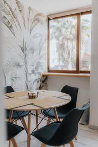 Apartment steps to the beach and casino