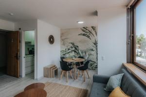 Apartment steps to the beach and casino