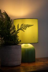 2 Bed House - Sleeps 4 - Parking