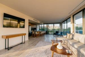 Luxury Jungle View Unit - 2BR with Private Pool & Spacious Balcony