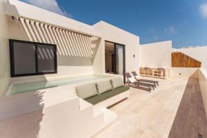 Sleek Penthouse Escape with Rooftop Pool