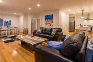 Little Hamptons - Beachside Retreat near Town Centre