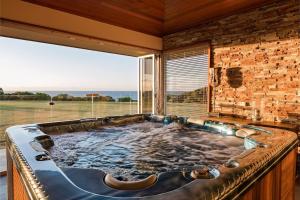 Incognito - An Exclusive Oceanfront Estate