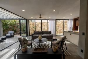 Spacious 4BR Jungle Villa - Huge Private Pool Common Pool & Concierge