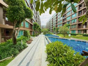 Spacious 1 Bedroom, with sofa bed and Balcony