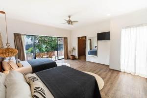 La Veleta Hotel - Boho Bliss - Pool View