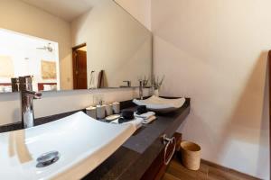 La Veleta Hotel - Peaceful Paradise - Pool View