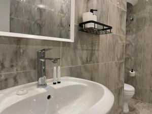 SARA 1 Luxe Royal Suite 1-BR Prime Location