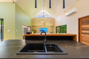 Black Pool Situé à SANUR 4BR