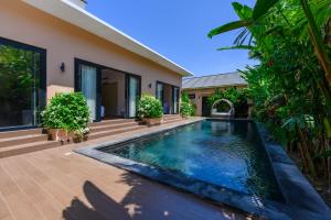 Black Pool Situé à SANUR 4BR