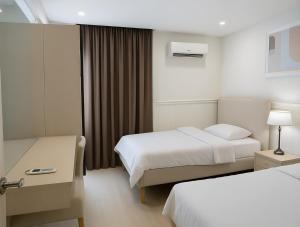 Elegant 3-Bedroom Furnished Apartment