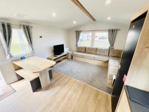 3 Bedroom Caravan OK1, Thorness Bay, Dog Friendly