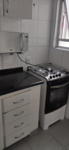 Apartamento Espaçoso a 300m da praia Enseada, Guaruja