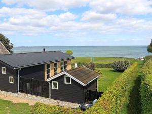 6 person holiday home in Frørup