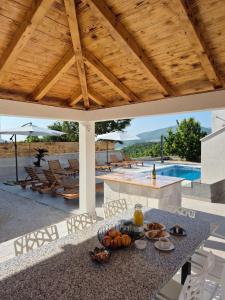 Mediterranean 5 rooms house with pool