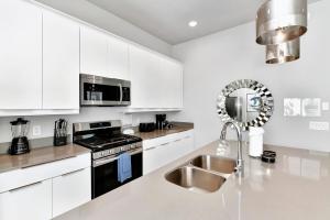 Upscale Condo Near Disney With Resort & Waterpark Access - B16-139