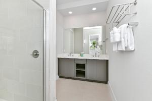 Sleek Condo With Pool Table Near Disney And Resort & Waterpark Access - B1-202