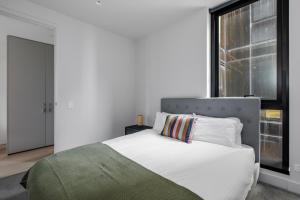 Modern Nomads Melbourne Central 2BR Near Station & QV Market