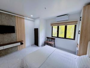 CAT BA - Lake View Hotel