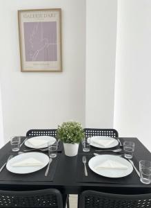 Sunny Stay in Portimão, Walk to Marina, Beach and Nightlife