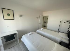 Sunny Stay in Portimão, Walk to Marina, Beach and Nightlife