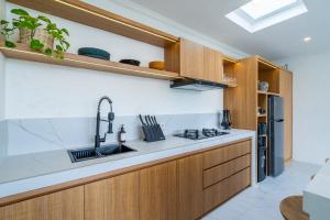 The R Villa Tambora - Stylish 3BR Tropical Escape