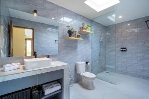 The R Villa Tambora - Stylish 3BR Tropical Escape