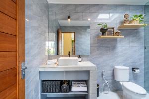 The R Villa Tambora - Stylish 3BR Tropical Escape