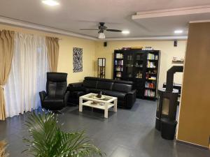 Familienhaus mit Garten, Terrasse & Grill