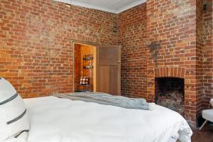 Orchard Cottage - A Leafy Peaceful Retreat with Spa