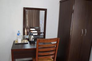 Eusi Serling Guest House