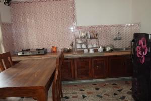 Eusi Serling Guest House