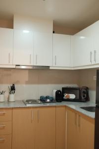 CAvenue Uptown Parksuites BGC