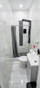 Newly Renovated 2B 2BA apt! mins to PATH & NY!