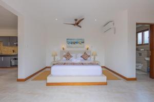 Rhion Guest House, Romantic Getaway near Beach