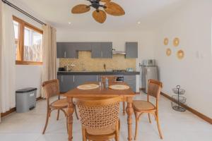 Rhion Guest House, Romantic Getaway near Beach