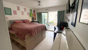 Private room with bathroom, direct sea, heart of Nice