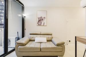 Modern Stay in the Heart of Melbourne