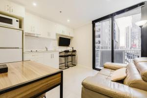 Modern Stay in the Heart of Melbourne