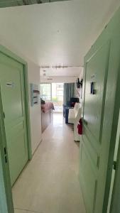 Private room with bathroom, direct sea, heart of Nice