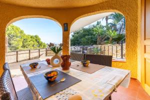 Spanish Style-Villa, heated pool & sea view