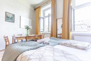 Bright 2BR Apartment Garden & Modern Touches