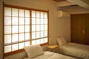 25 min to Shibuya by Train 1 min to Sta 86 square meters