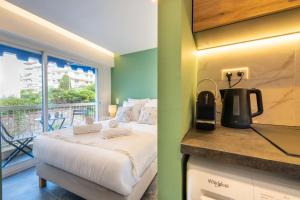 1-Br Apartment Quiet Setting Near City Center