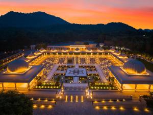 Wyndham Grand Udaipur Fateh Sagar Lake - Pure Vegetarian Resort