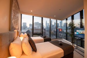 Unique Four-Bedroom Apartment with Balcony Opposite Casino and MCEC