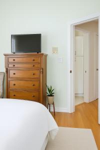 Hollywood Hills 2BR - Skyline Terrace