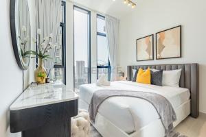 Modern 2BR with Private Pool, Near Circle Mall And Quick Access from Al Khail Road, Binghatti Tulip, JVC by Deluxe Holiday Homes