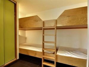 Appartement rénové avec terrasse et accès direct aux pistes - FR-1-455-43