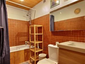 Grand studio pour 3 personnes, au pied des pistes, tout proche des commerces avec Wifi - FR-1-455-166